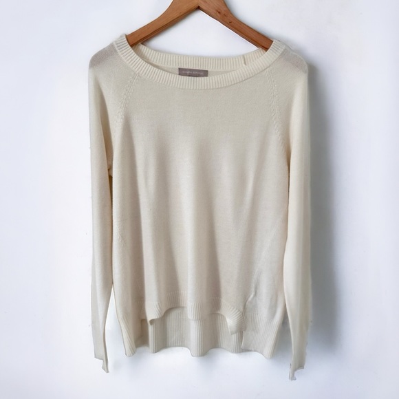 Banana Republic Sweaters - Banana Republic Crewneck Hi-Low hem Sweater